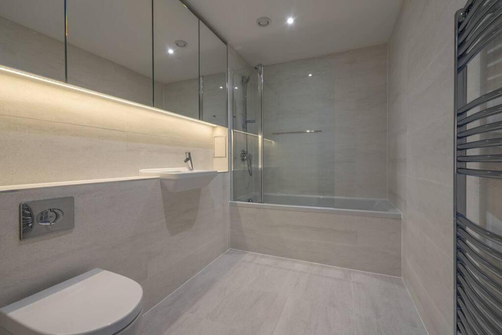 Luxurious & Modern Townhouse In Hammersmith Apartment London Exterior photo